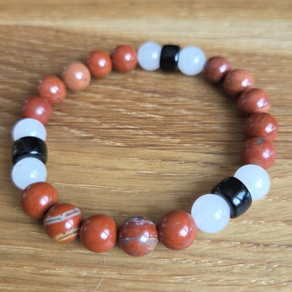 Red Jasper & White Jade Beadrd Stretch Bracelet | Handmade - Picture 5 of 12